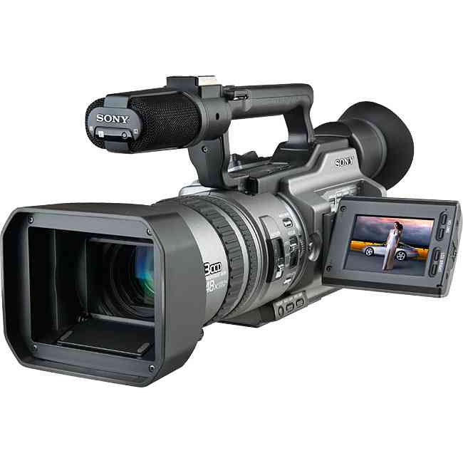 Półprofesjonalny sprzęt rejestracji wideo ma kilka zalet w stosunku do kamer powszechnego użytku. Fot. Sony