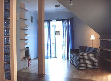 Oferta faktur, kolorów i wzorów tkanin jest ogromna, co utrudnia wybór, istnieją jednak ogólne zasady pomagające, za pomocą właściwego doboru tkanin, wykreować przyjazne, przytulne i eleganckie wnętrze. Fot. ARTDESIGN