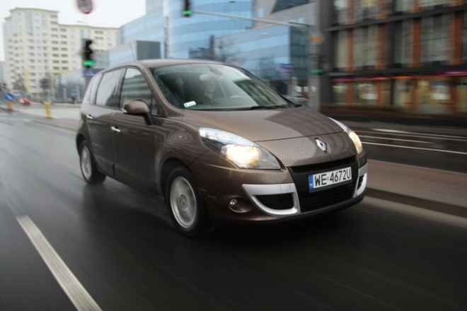 Renault Scenic linią nadwozia nawiązuje do rodziny kompaktowych Megane. Fot. Moto.wieszjak.pl