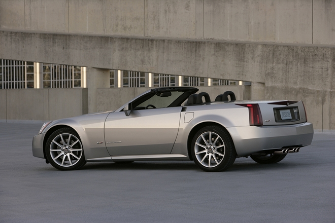 Cadillac XLR-V to luksusowy roadster o sportowym charakterze fot. Cadillac