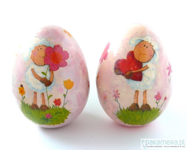 Pisanka decoupage z owieczkami.