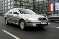 8. Z siódmego w 2011, na ósme miejsce w 2012 roku spadła Skoda Octavia. W 2012 roku zniknęło 271 sztuk tego samochodu. Skoda Octavia Tour II Fot. Moto.wieszjak.pl 8. Z siódmego w 2011, na ósme miejsce w 2012 roku spadła Skoda Octavia. W 2012 roku zniknęło 271 sztuk tego samochodu. Skoda Octavia Tour II Fot. Moto.wieszjak.pl