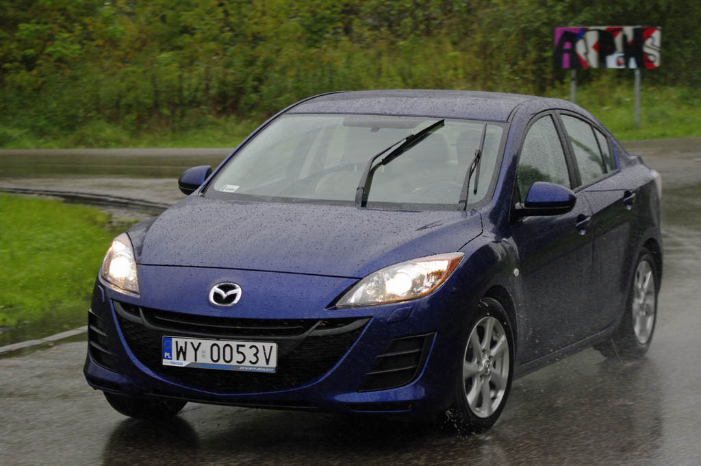 Mazda 3 sedan - przód