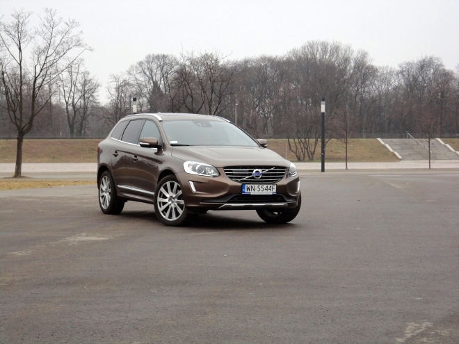 Volvo XC60 D4 Drive-E prezentuje się bardzo atrakcyjnie, to jeden z najładniejszych modeli w klasie.